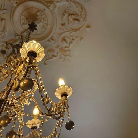 Retroetnea - Appartamento In Centro Storico - Con Camere Comunicanti คาตาเนีย ภายนอก รูปภาพ