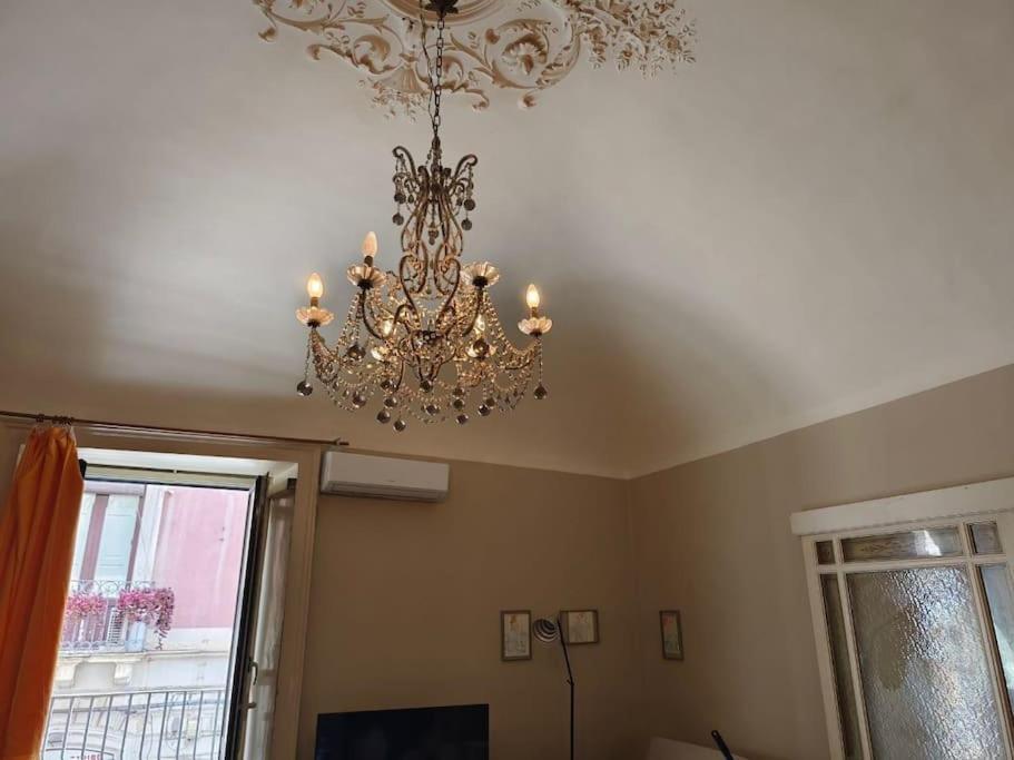 Retroetnea - Appartamento In Centro Storico - Con Camere Comunicanti คาตาเนีย ภายนอก รูปภาพ