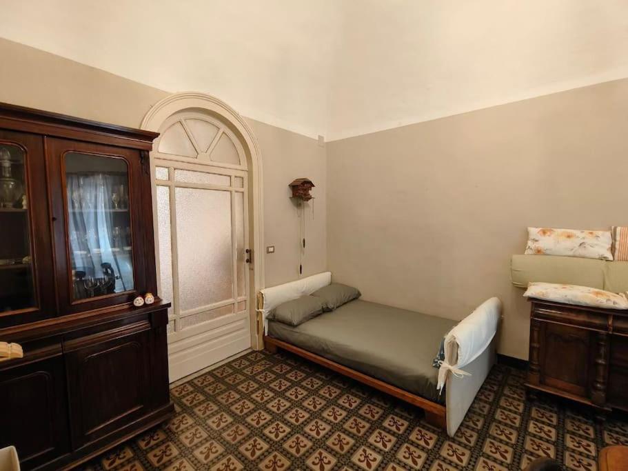 Retroetnea - Appartamento In Centro Storico - Con Camere Comunicanti คาตาเนีย ภายนอก รูปภาพ