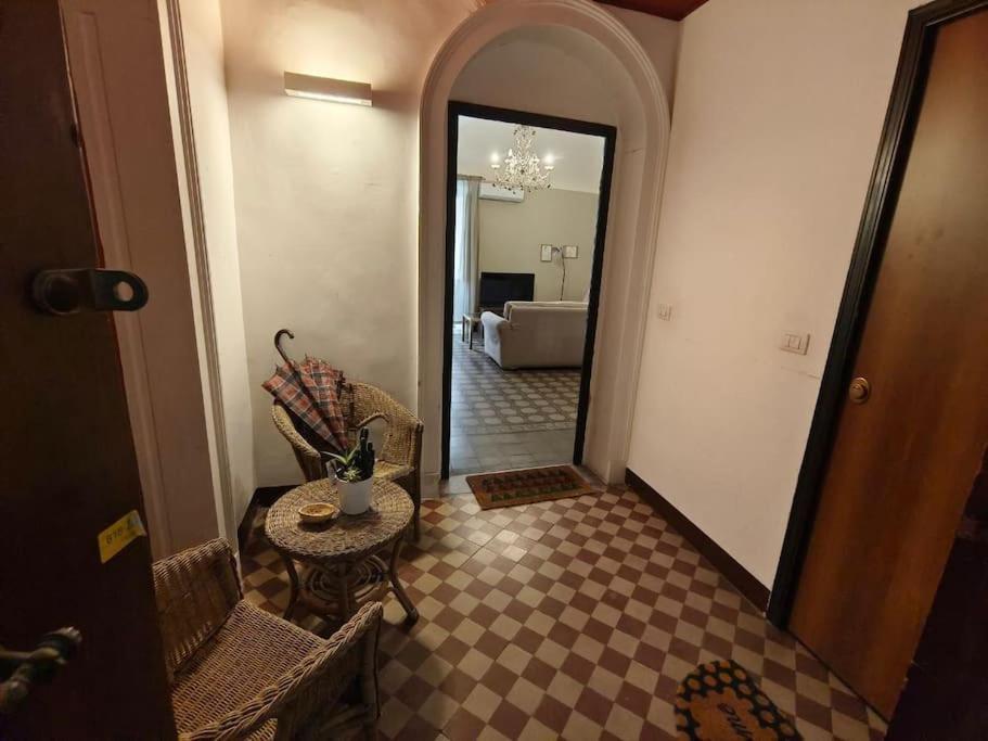 Retroetnea - Appartamento In Centro Storico - Con Camere Comunicanti คาตาเนีย ภายนอก รูปภาพ