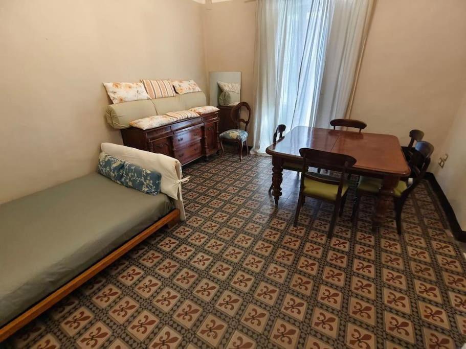 Retroetnea - Appartamento In Centro Storico - Con Camere Comunicanti คาตาเนีย ภายนอก รูปภาพ