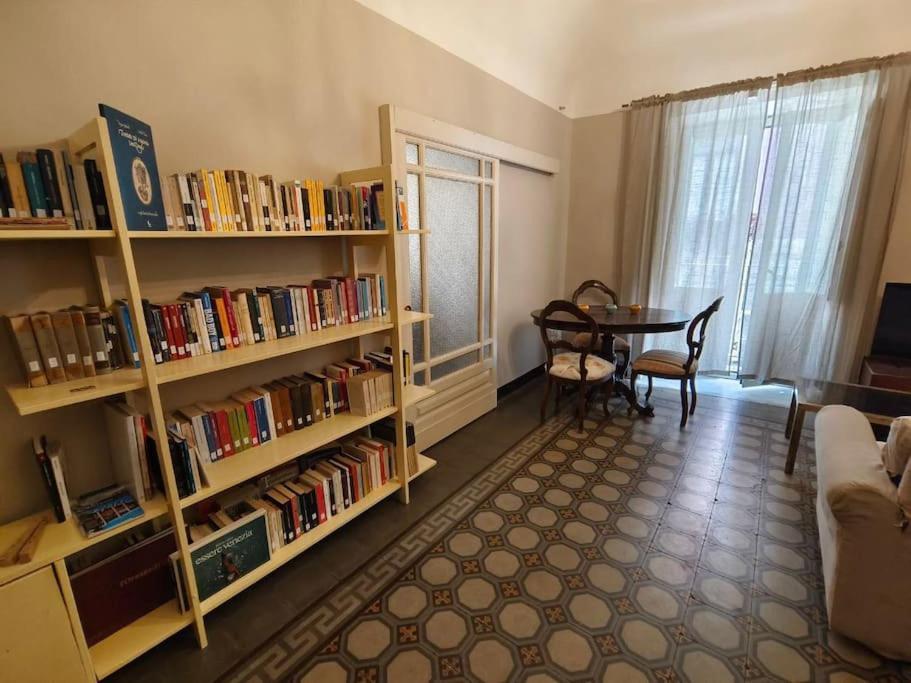 Retroetnea - Appartamento In Centro Storico - Con Camere Comunicanti คาตาเนีย ภายนอก รูปภาพ